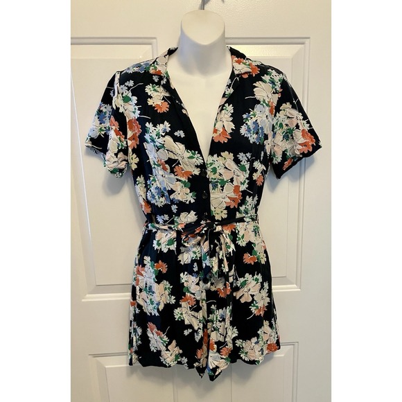 Abercrombie & Fitch Pants - Abercrombie & Fitch Size Small Women's Shorts Romper Floral Navy Blue